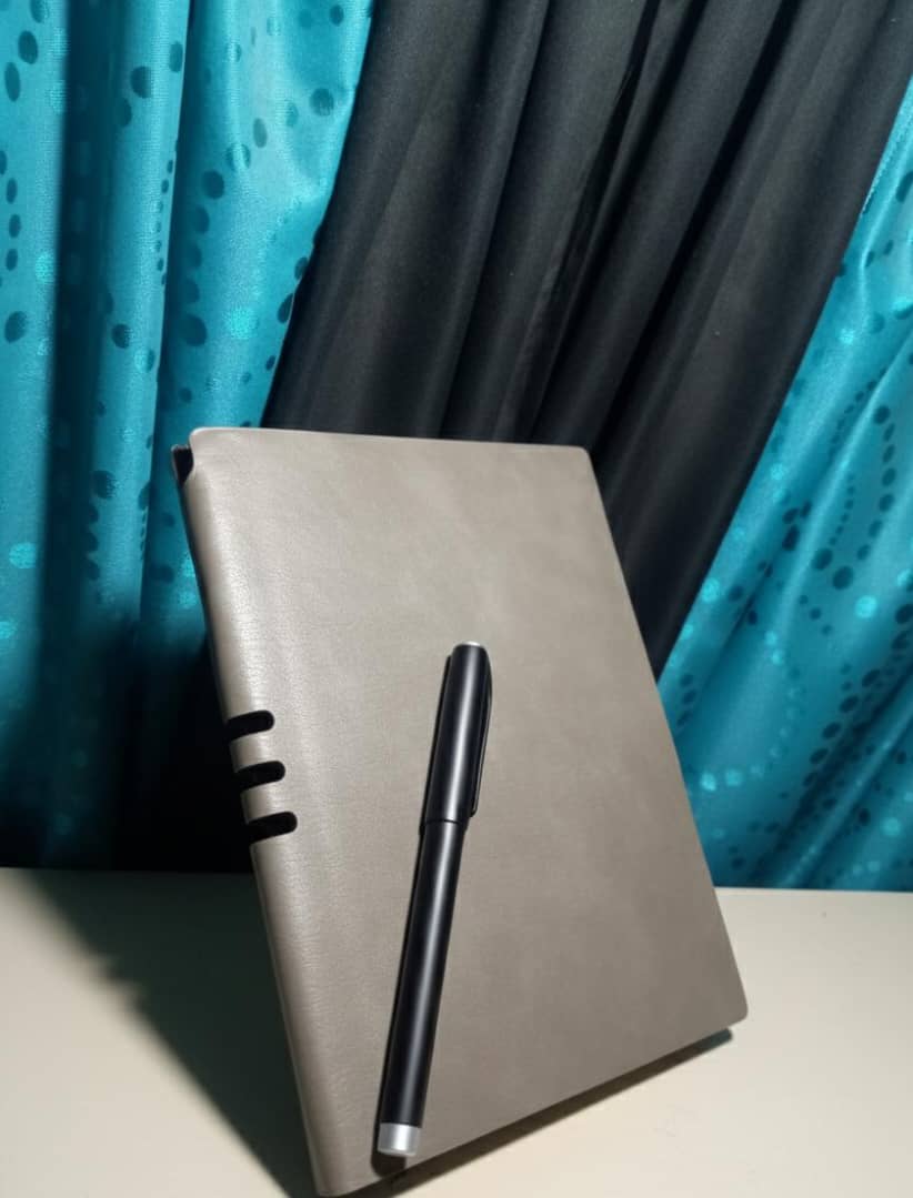 Agenda con bolígrafo 🖊️